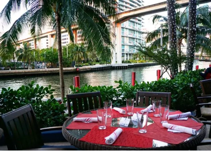 Dockside dining along the Miami River